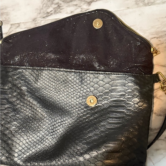 Black and Gold Crossbody Bag with Textured Design - Picture 9 of 11